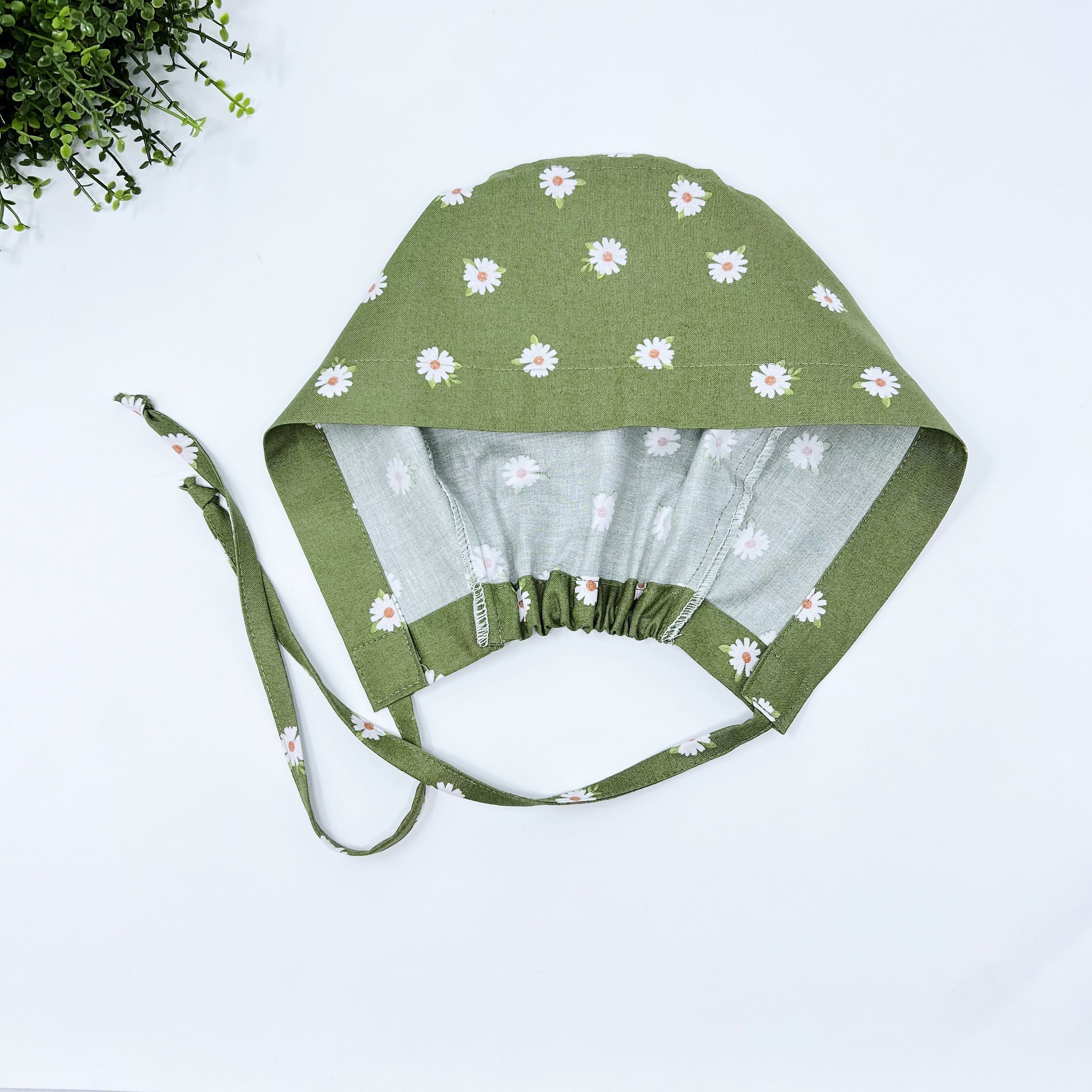 Daisy Skull tie-back style surgical scrub cap by Paradise Caps.