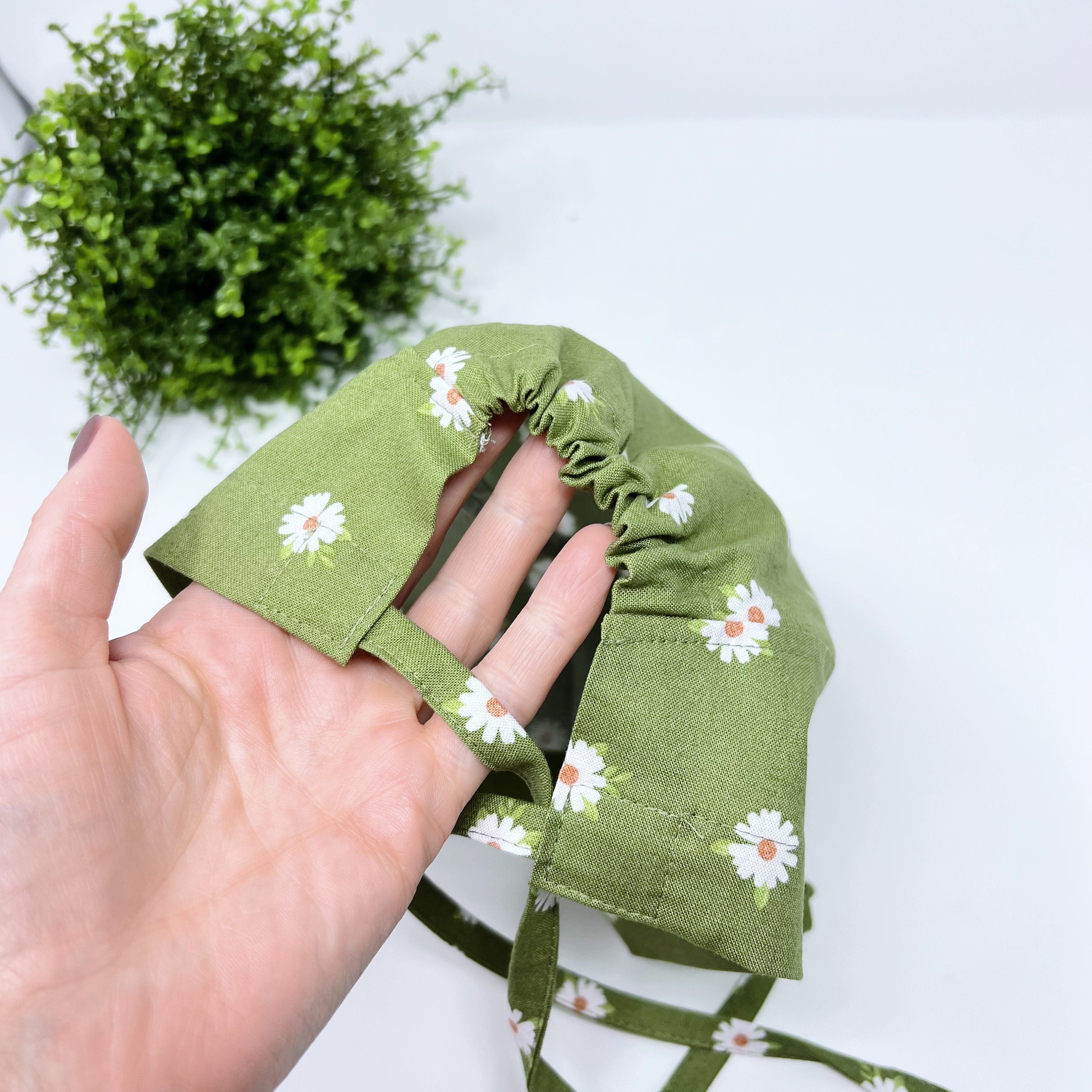 Daisy Skull tie-back style surgical scrub cap by Paradise Caps.