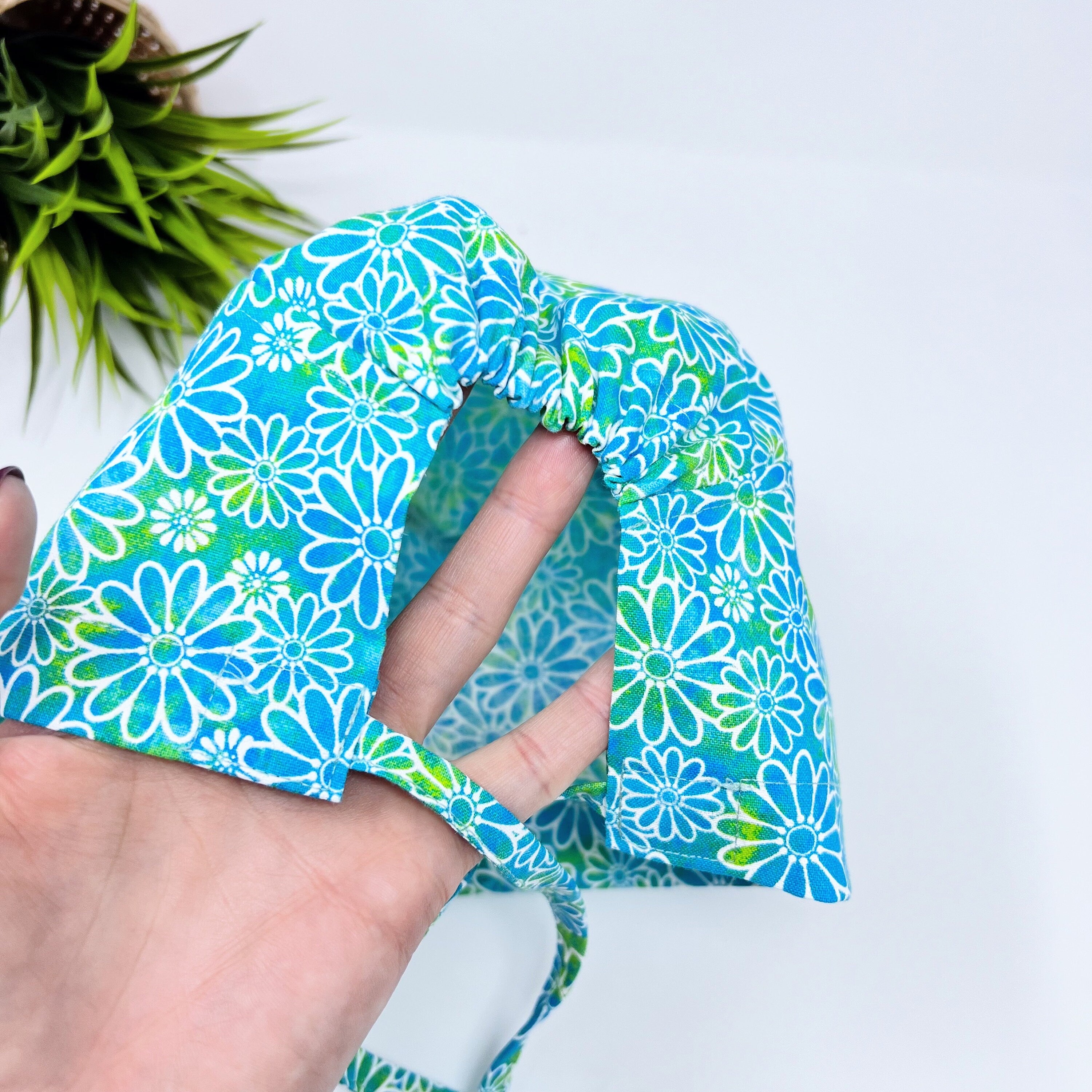 Daisy Delight regular surgical cap. Scrub caps for women and men.